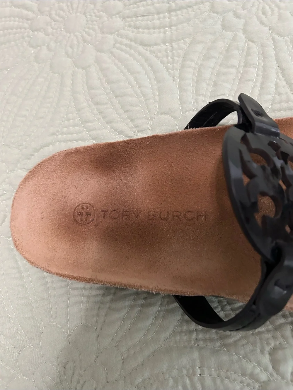TORY BURCH Black Patent Logo Thong Sandals 8M Sueded Insole for GREAT COMFORT!